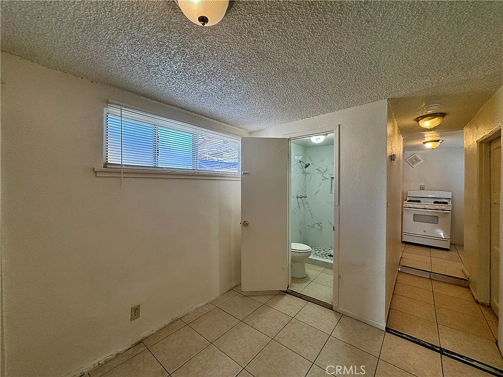 Studio, 450 sqft, $1,395 — Photo 3
