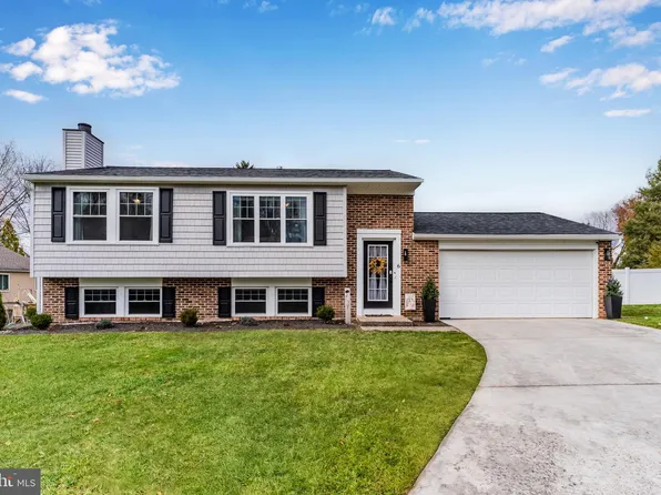 6 Mandy Ct, Camp Hill, PA 17011