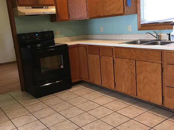 3rd image of 200 W Ash St APT C