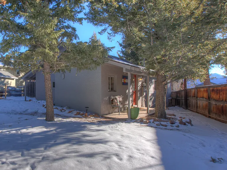 321 E Gunnison Ave — Photo 30