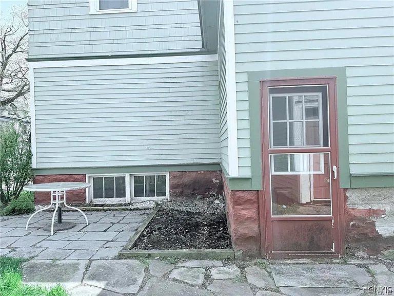 10 Jewett Ave — Photo 19