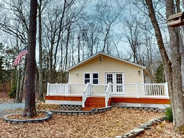 118 Appaloosa Dr, Lords Valley, PA 18428