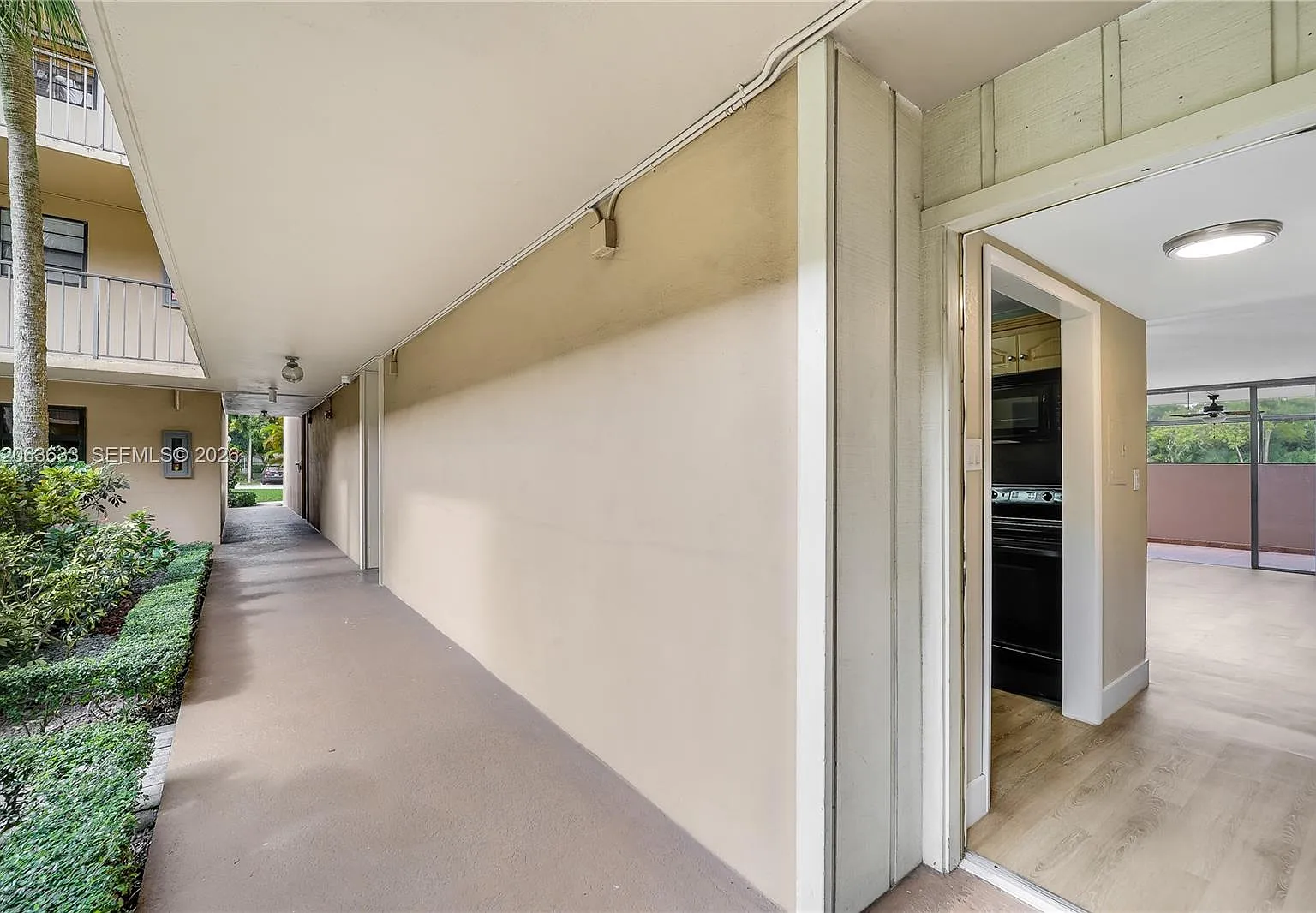 Gardens Of Kendall Condo — Photo 3