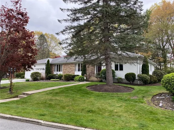 21 Cambio Ct, Cranston, RI 02921