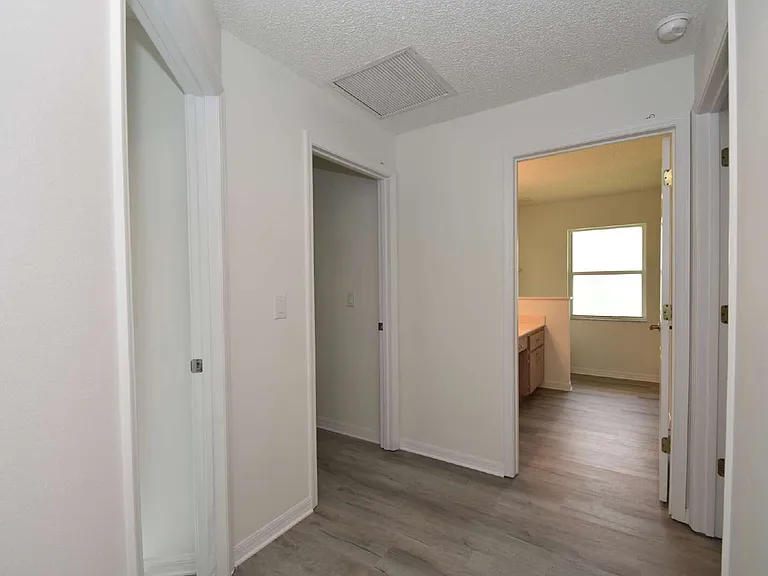 33 Poinsettia Ln — Photo 33