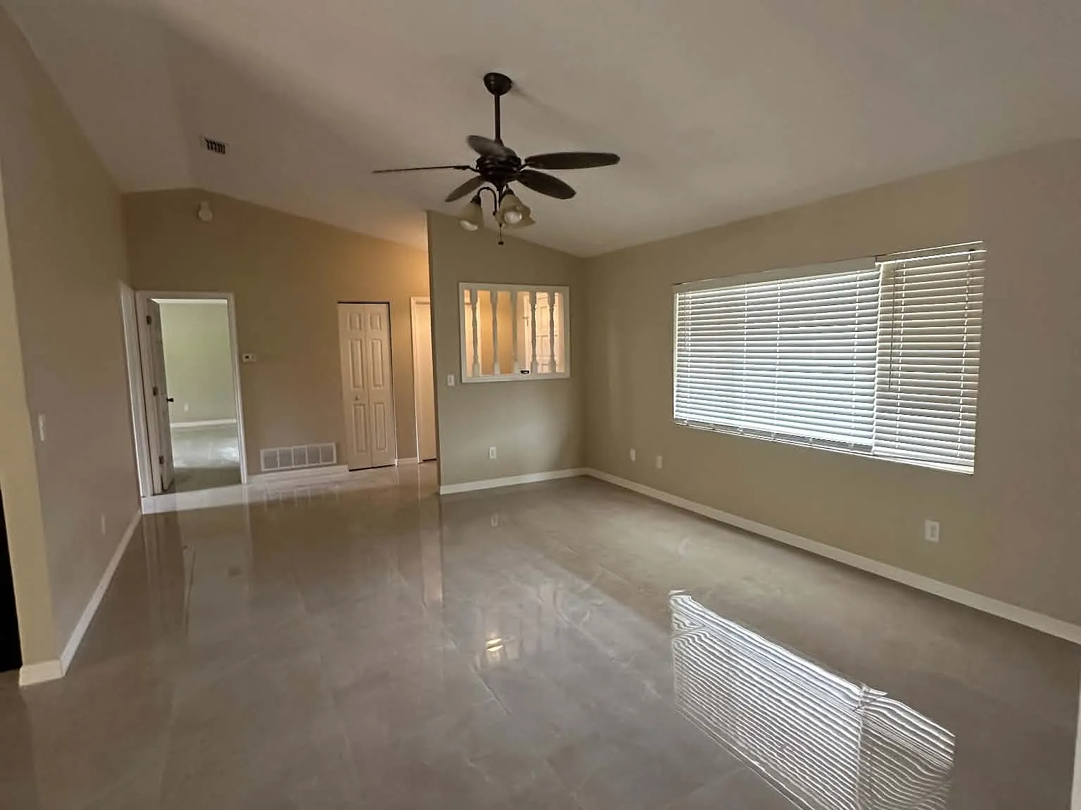3 bed, 1481 sqft, $2,400 — Photo 2