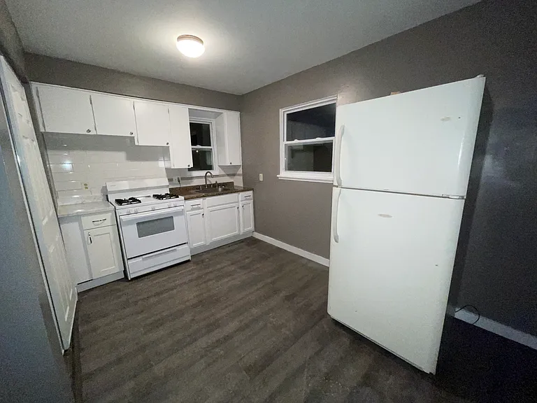 1099 Brown St — Photo 2