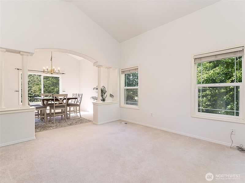 5th image of 304 NE 14th Avenue