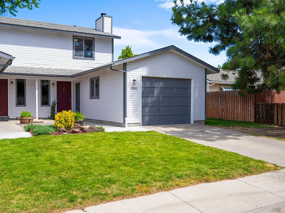 2550 S Gourley Pl