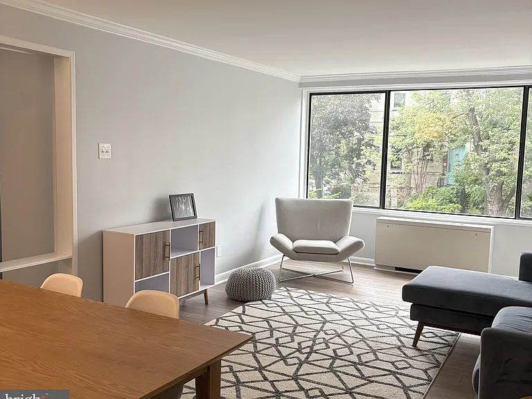 305 C St NE #104 — Photo 8