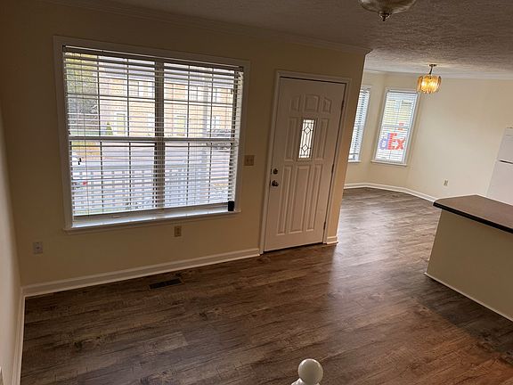 2nd image of 52 Eastgate Cir