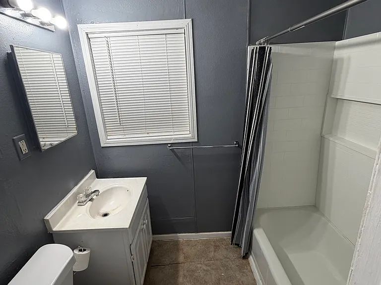 1112 Binkley Ave #1/2 — Photo 8