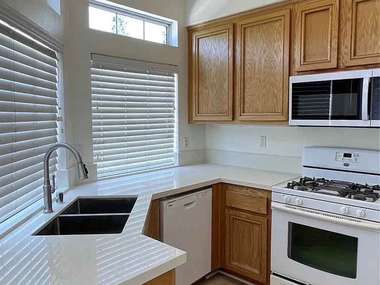 6 Mansera Pl — Photo 3
