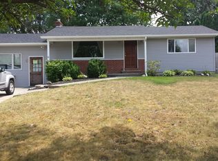 7 Meadowcrest Dr, Batavia, NY 14020