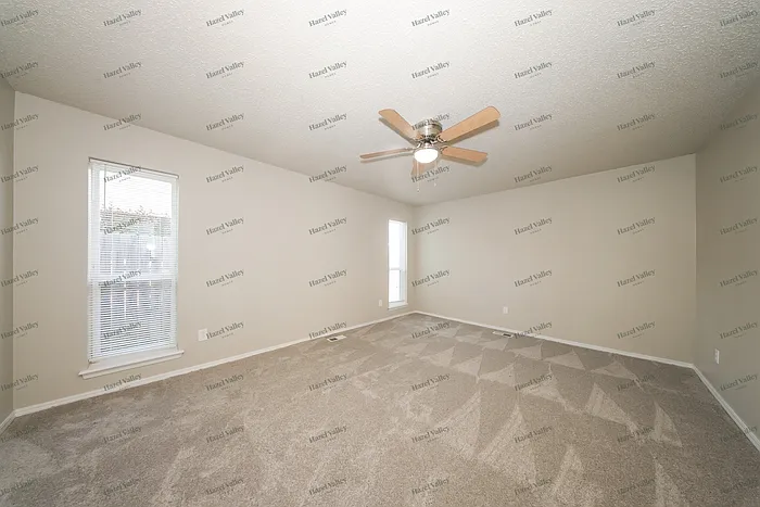 9109 Oak Cliff Dr — Photo 7