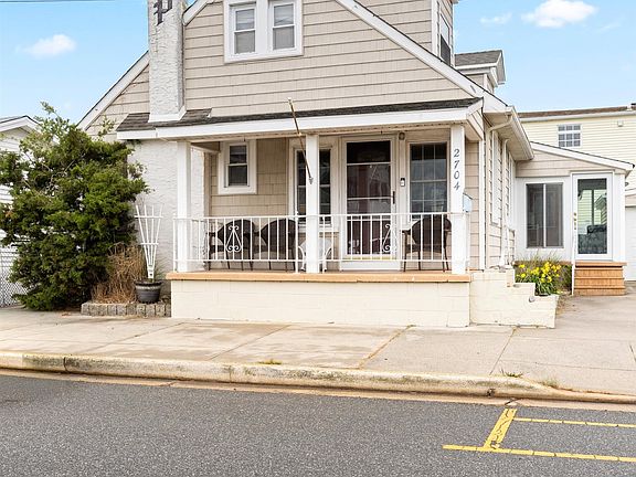 4th image of 2704 Hudson Ave