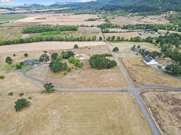 Oak Crest Rd, Eugene, OR 97408