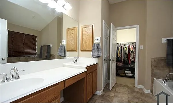16919 Langham Heights Ln — Photo 10