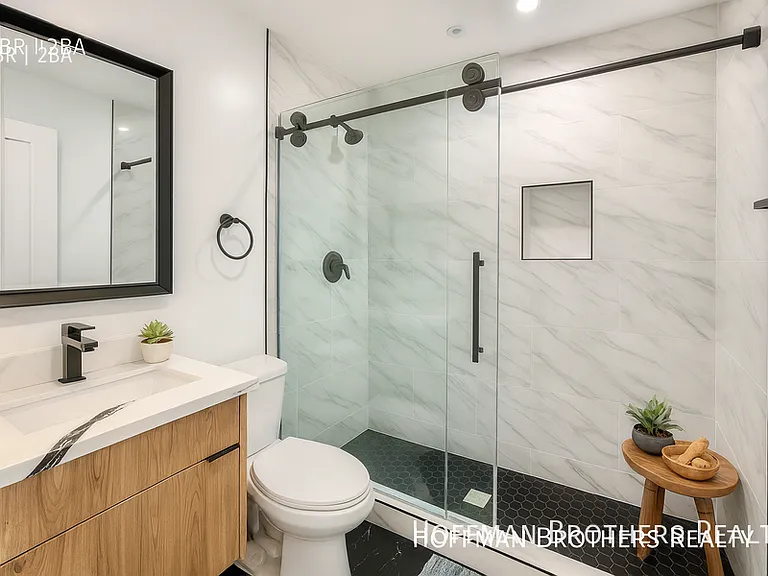 4512 1/4 Saint Elmo Dr — Photo 3