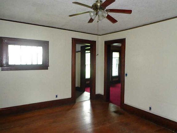 3rd image of 806 N Main St