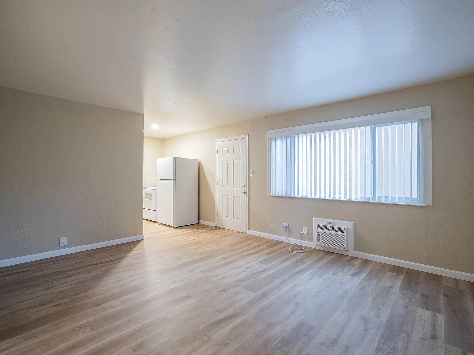 Oakridge Apartments — Photo 4