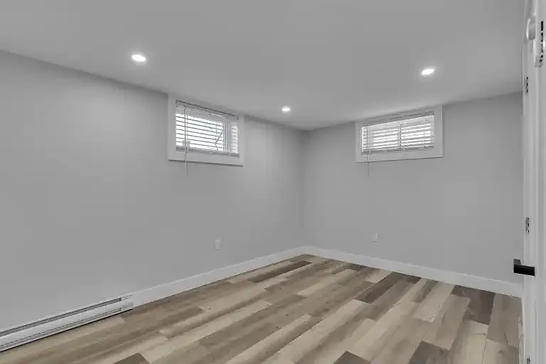 180 Morenz Cres #2 — Photo 11