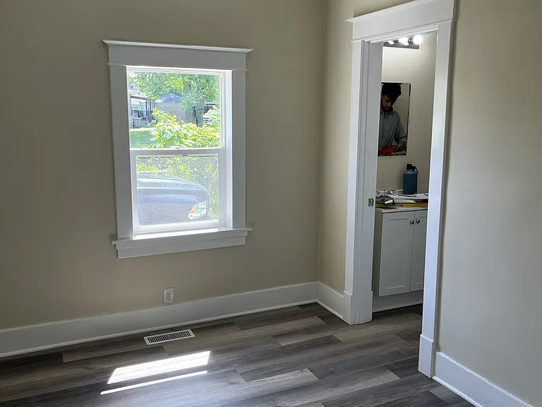 629 E Jefferson St — Photo 2