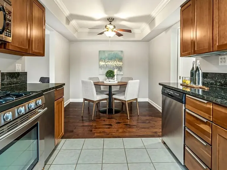 4225 N Henderson Rd #204 — Photo 9