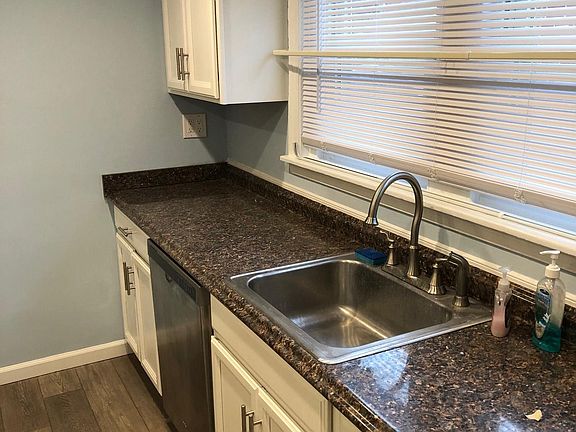 863 Walnut St - Galley Kitchen - Appliances Included
