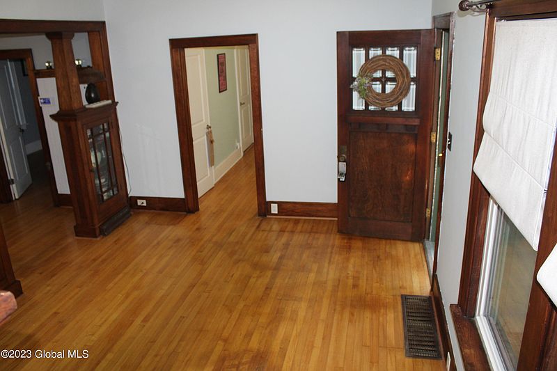 5th image of 110 Seeley Street