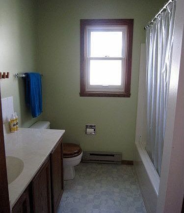 Bathroom 1 (En Suite)