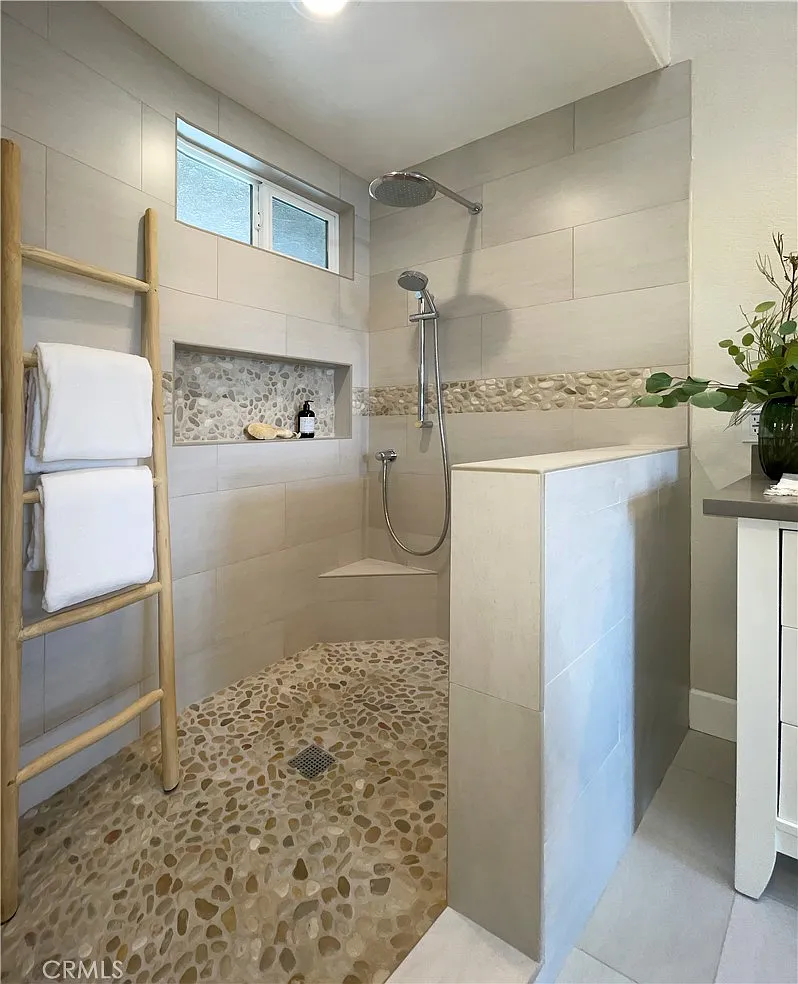 2 bed, 2.5 bath, 1310 sqft, $4,960 — Photo 3