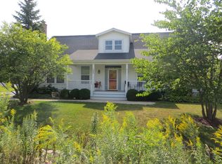 1093 Hedgerow Dr, Grayslake, IL 60030