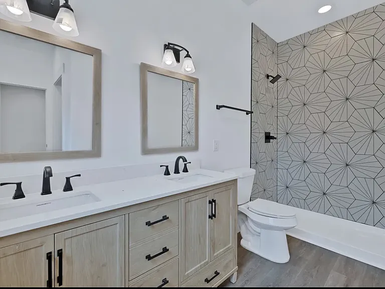 1027 W Coffin St — Photo 19