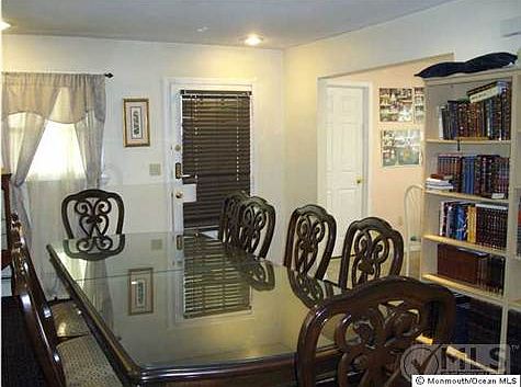 5th image of 30 Iroquois Pl