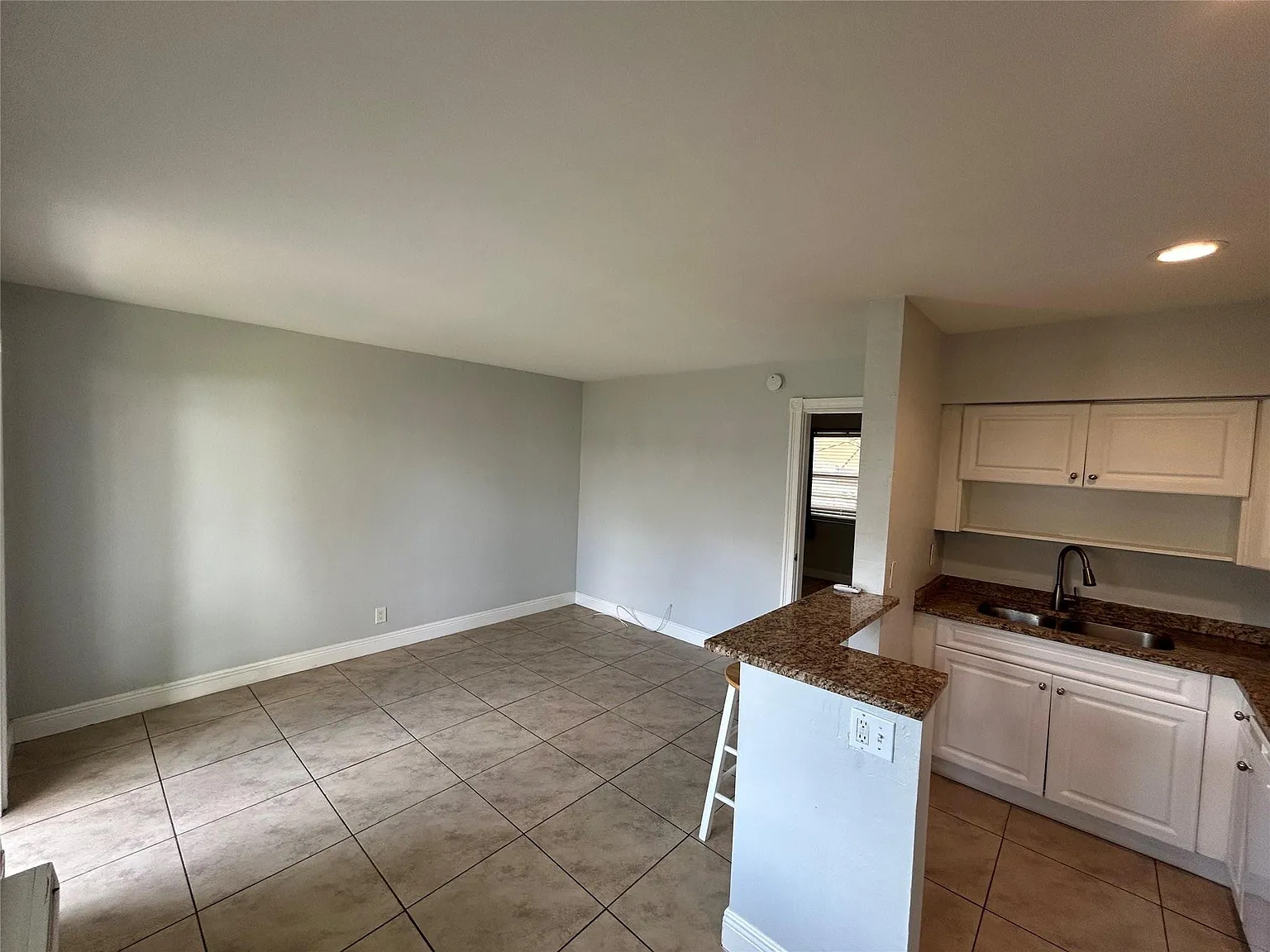 1 bed, 1.0 bath, 5276 sqft, $1,600 — Photo 3