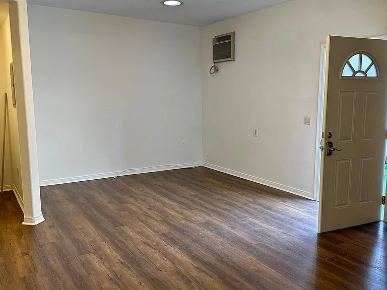 4670 E York Blvd — Photo 13