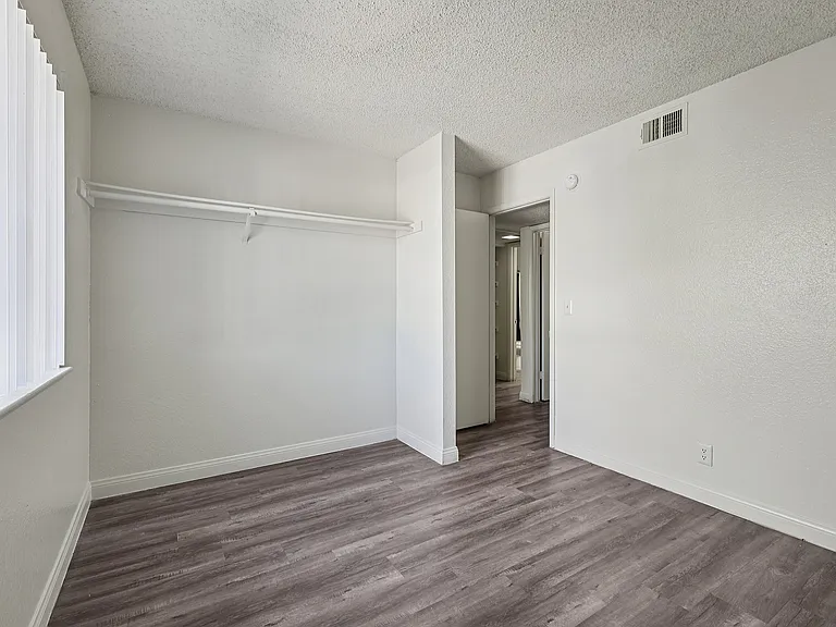 Emerald Park — Photo 16