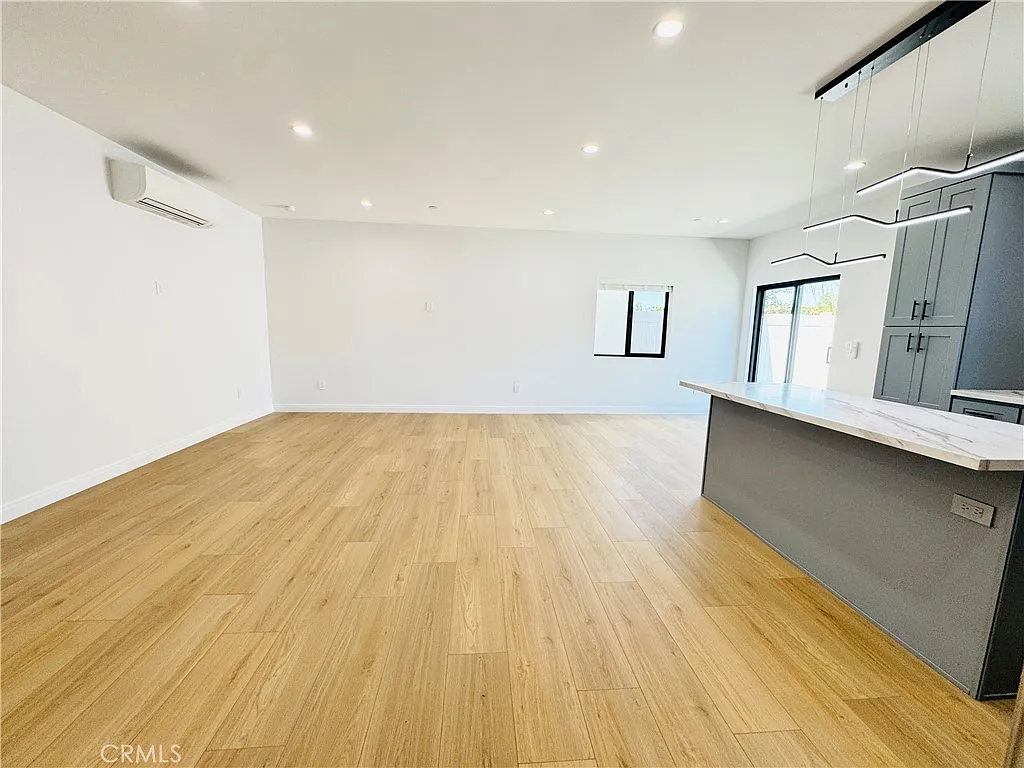 2 bed, 2.5 bath, 1142 sqft, $3,395 — Photo 4