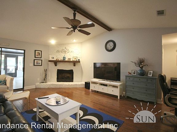 5th image of 621 Rosewood Way