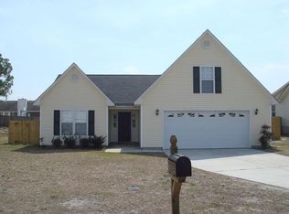 3586 Pioneer Dr, Hope Mills, NC 28348