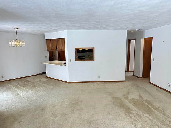 5th image of 4003 Mackinac Dr