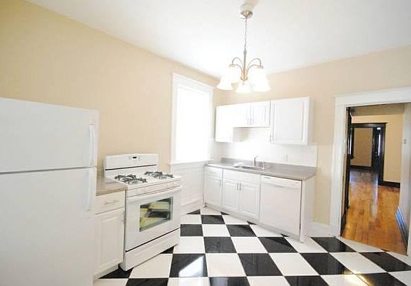 2nd image of 4924 Devonshire Ave #1