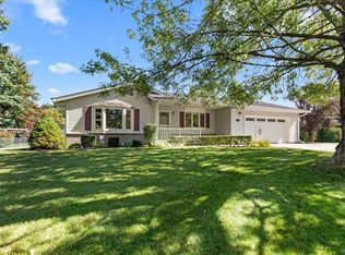214 Crestview Dr, Fredonia, WI 53021
