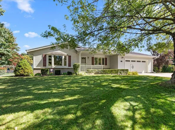 214 Crestview DRIVE, Fredonia, WI 53021