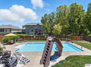 8127 S 105th St, La Vista, NE 68128