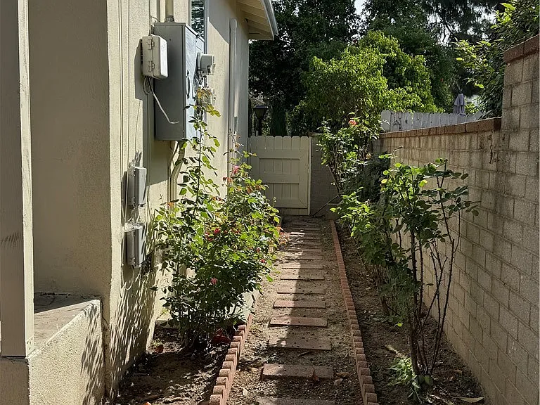 549 N Niagara St — Photo 18