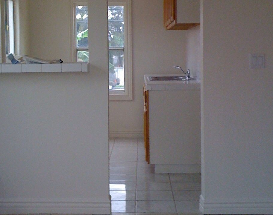 433-1/2 W. Century / Kitchen