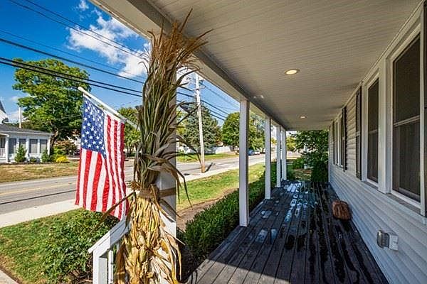 Front entrance and porch. Featuring a nicely landscaped lawn.