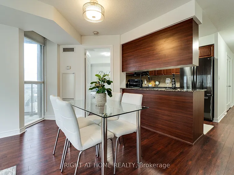 310 Burnhamthorpe Rd W #1713 — Photo 17